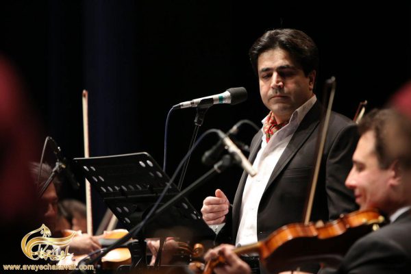 خوانندگی در کنسرت آوای چکاوک