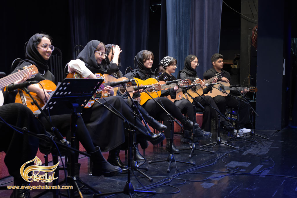 بهترین روش‌ها برای گوش دادن فعال به موسیقی برای رشد هنرجوها